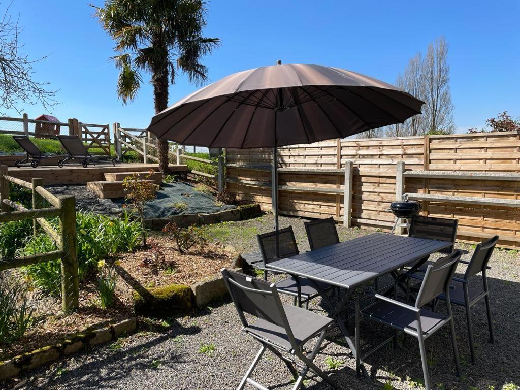 Maison Chaleureuse Avec Terrasse Et Vue Baie アブランシュ エクステリア 写真